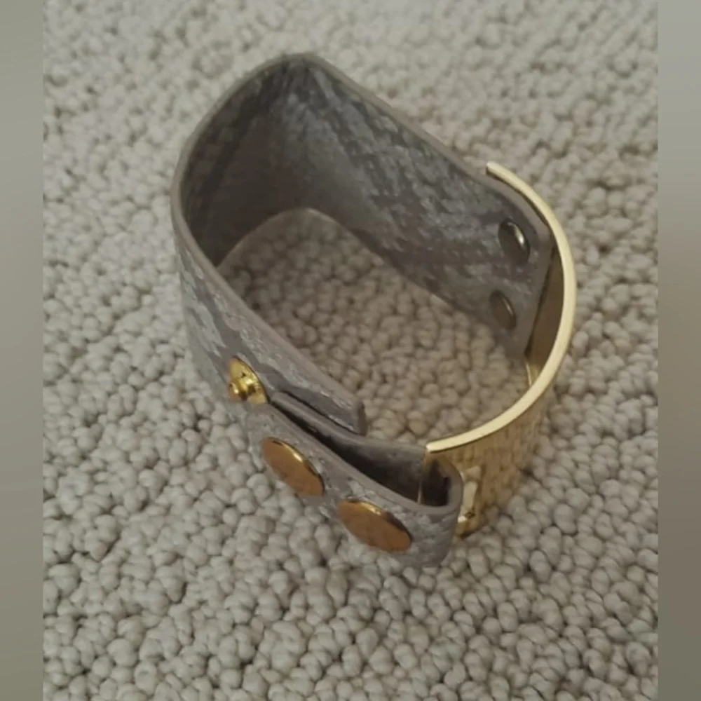 N/A gold tone